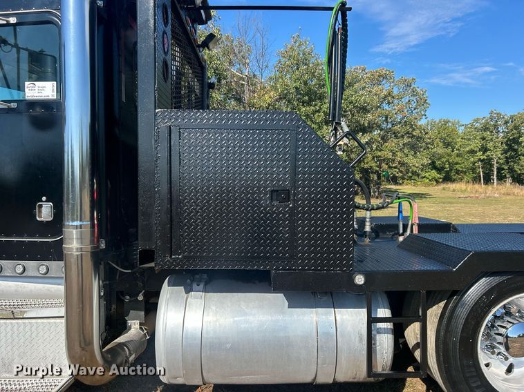 image for item DO7545 1998 Peterbilt  379 semi truck