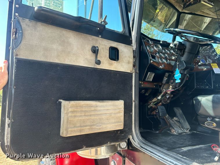 image for item DO7545 1998 Peterbilt  379 semi truck