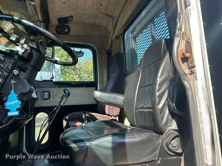 image for item DO7545 1998 Peterbilt  379 semi truck