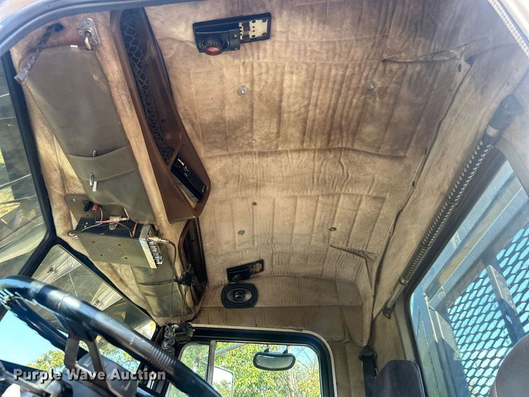 image for item DO7545 1998 Peterbilt  379 semi truck