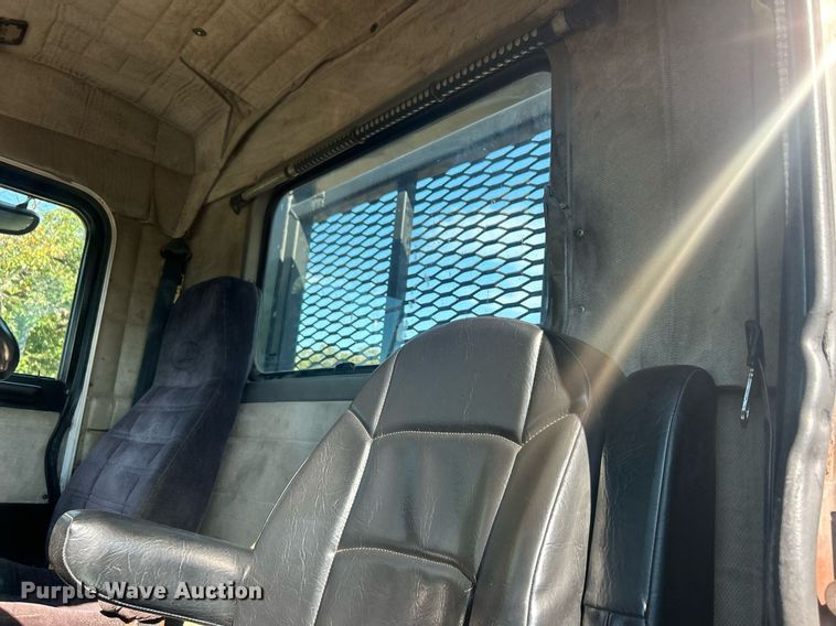 image for item DO7545 1998 Peterbilt  379 semi truck