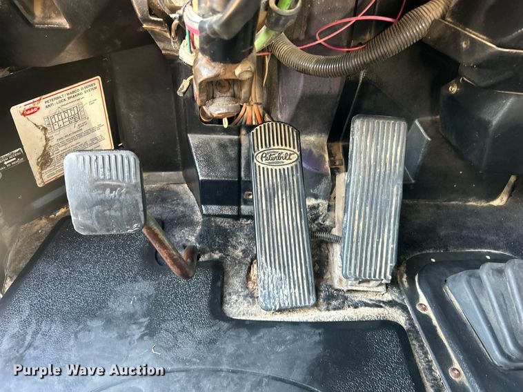 image for item DO7545 1998 Peterbilt  379 semi truck