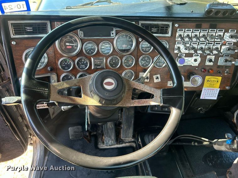 image for item DO7545 1998 Peterbilt  379 semi truck