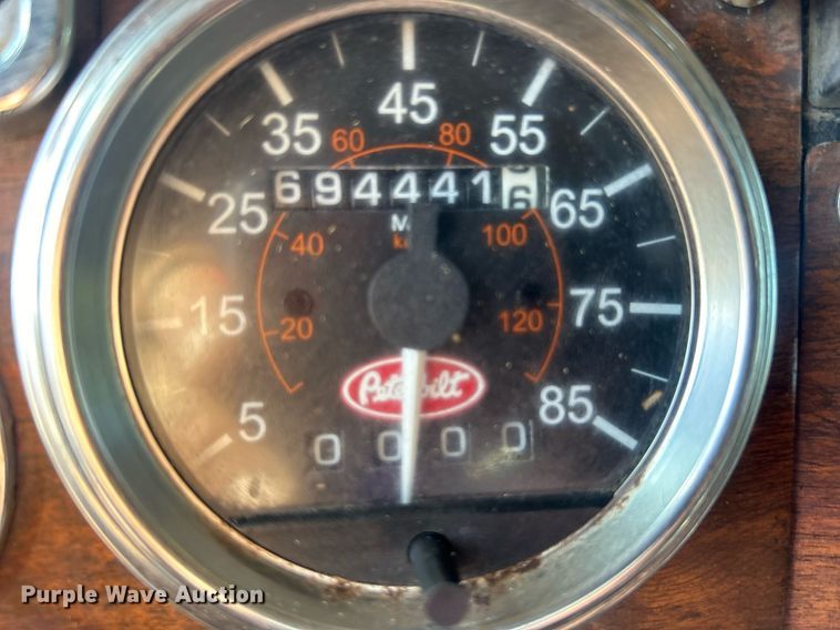 image for item DO7545 1998 Peterbilt  379 semi truck