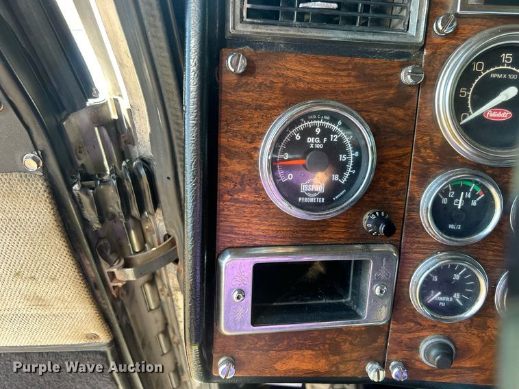 image for item DO7545 1998 Peterbilt  379 semi truck