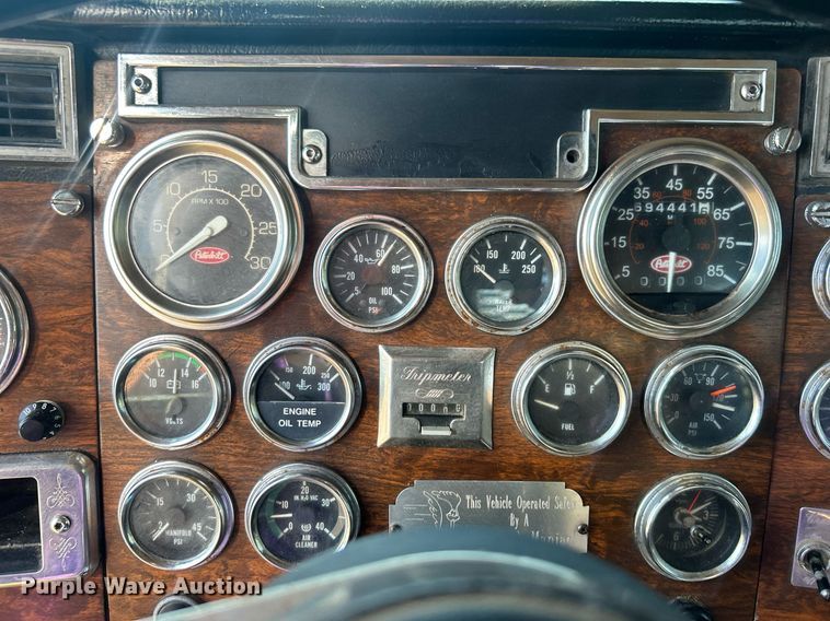 image for item DO7545 1998 Peterbilt  379 semi truck