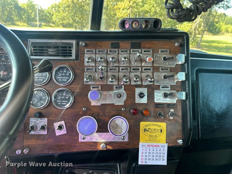 image for item DO7545 1998 Peterbilt  379 semi truck