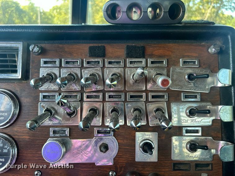 image for item DO7545 1998 Peterbilt  379 semi truck