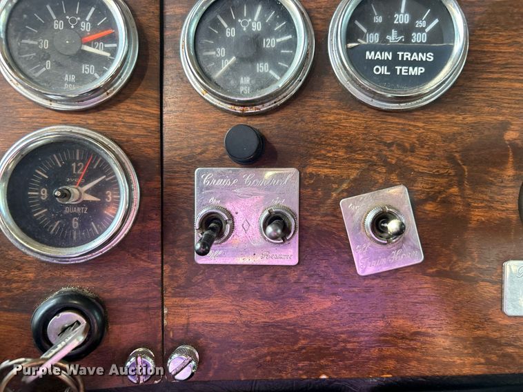 image for item DO7545 1998 Peterbilt  379 semi truck