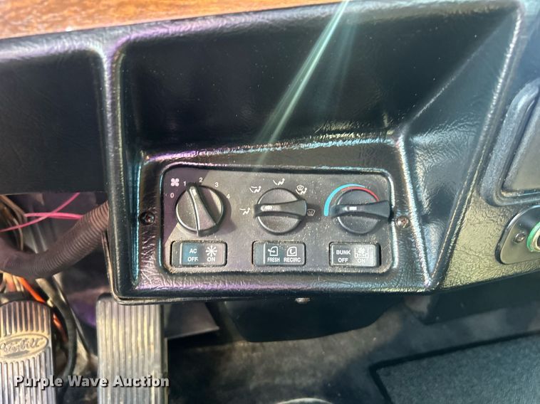 image for item DO7545 1998 Peterbilt  379 semi truck