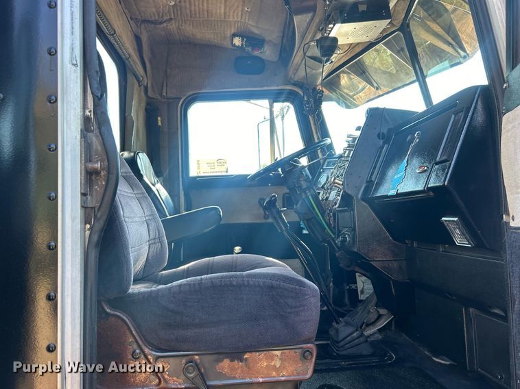 image for item DO7545 1998 Peterbilt  379 semi truck