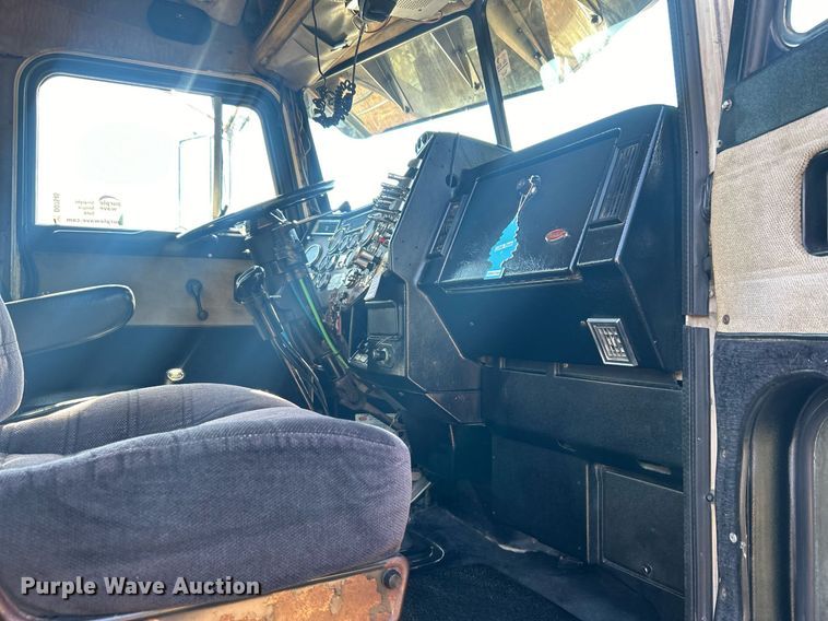 image for item DO7545 1998 Peterbilt  379 semi truck