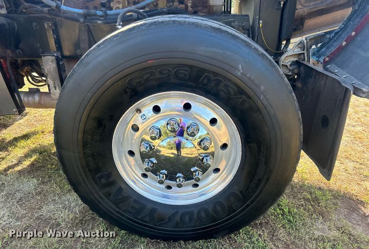 image for item DO7545 1998 Peterbilt  379 semi truck