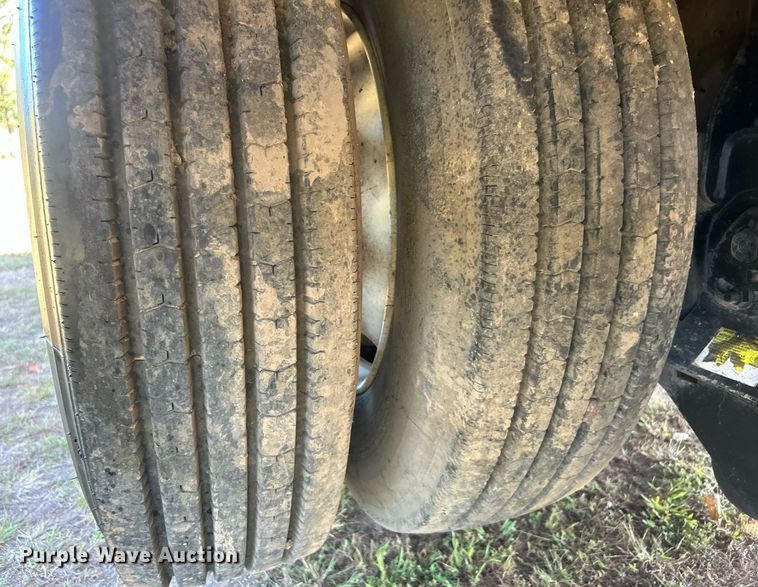 image for item DO7545 1998 Peterbilt  379 semi truck