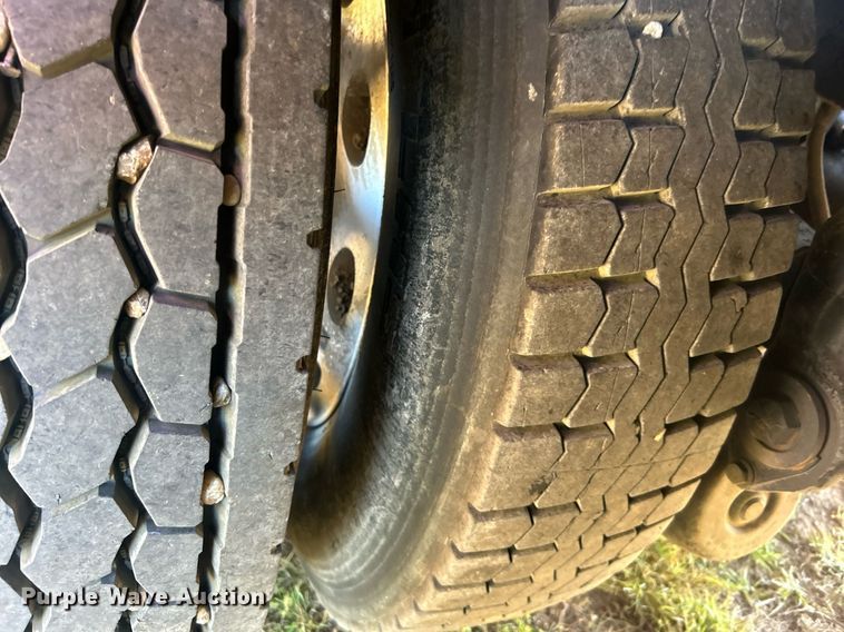 image for item DO7545 1998 Peterbilt  379 semi truck