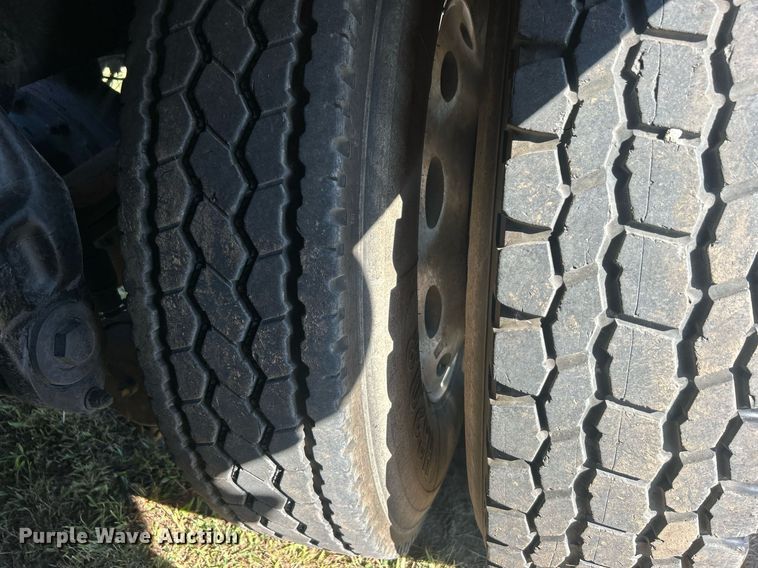 image for item DO7545 1998 Peterbilt  379 semi truck