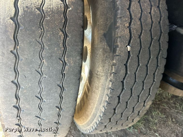 image for item DO7545 1998 Peterbilt  379 semi truck