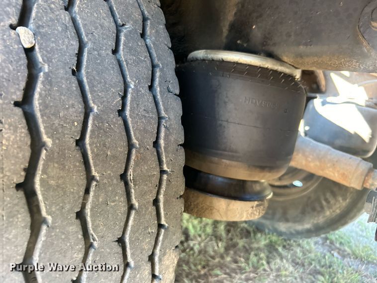 image for item DO7545 1998 Peterbilt  379 semi truck