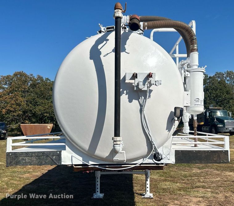 image for item DO7550 2001 Pinson vacuum trailer