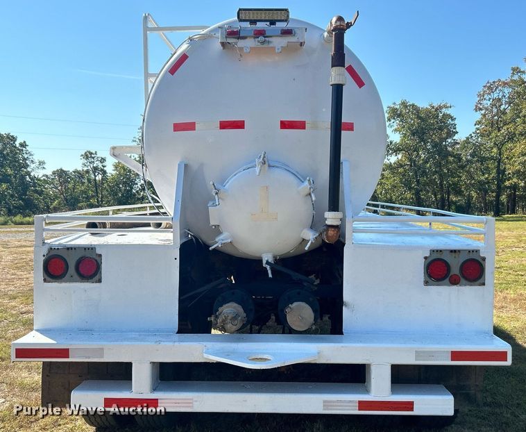 image for item DO7550 2001 Pinson vacuum trailer