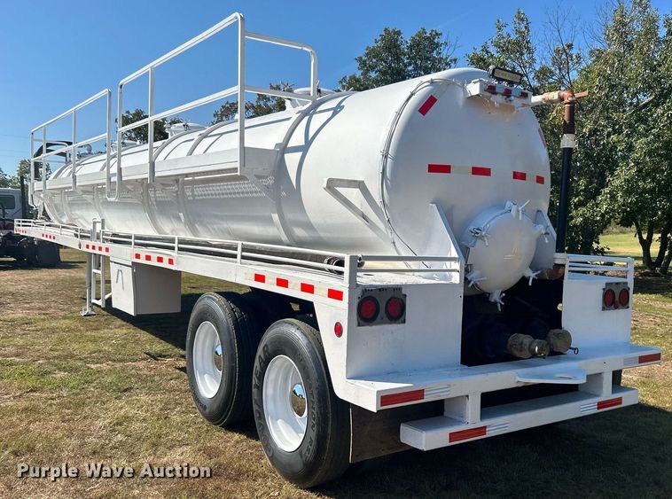 image for item DO7550 2001 Pinson vacuum trailer