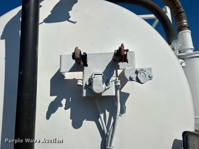 image for item DO7550 2001 Pinson vacuum trailer