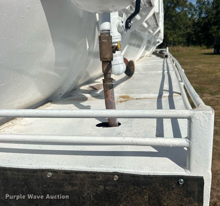 image for item DO7550 2001 Pinson vacuum trailer