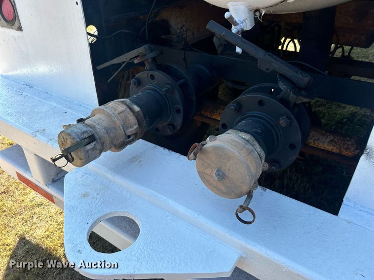 image for item DO7550 2001 Pinson vacuum trailer