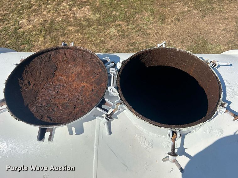 image for item DO7550 2001 Pinson vacuum trailer