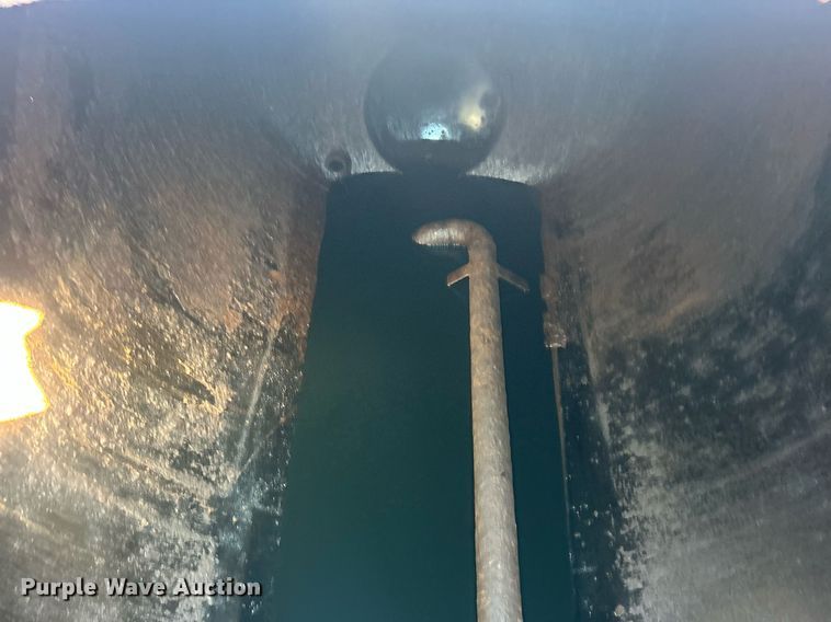 image for item DO7550 2001 Pinson vacuum trailer