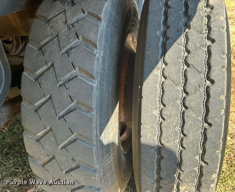 image for item DO7550 2001 Pinson vacuum trailer