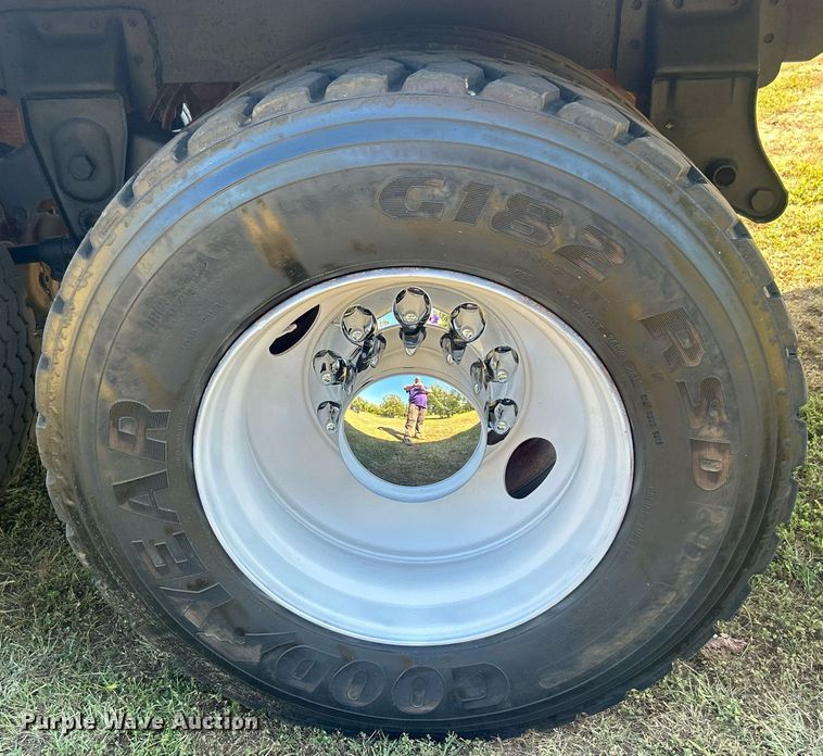 image for item DO7550 2001 Pinson vacuum trailer