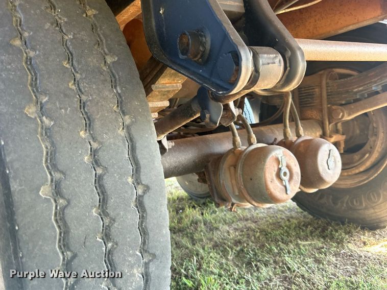 image for item DO7550 2001 Pinson vacuum trailer