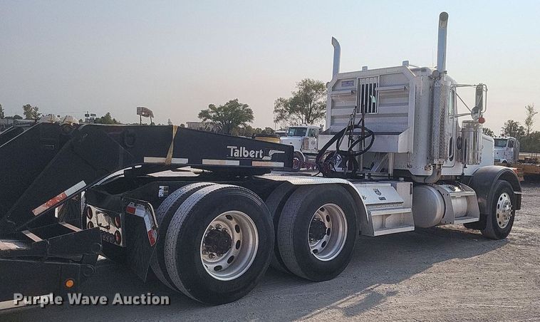 image for item DQ3642 2003 Peterbilt  378 semi truck