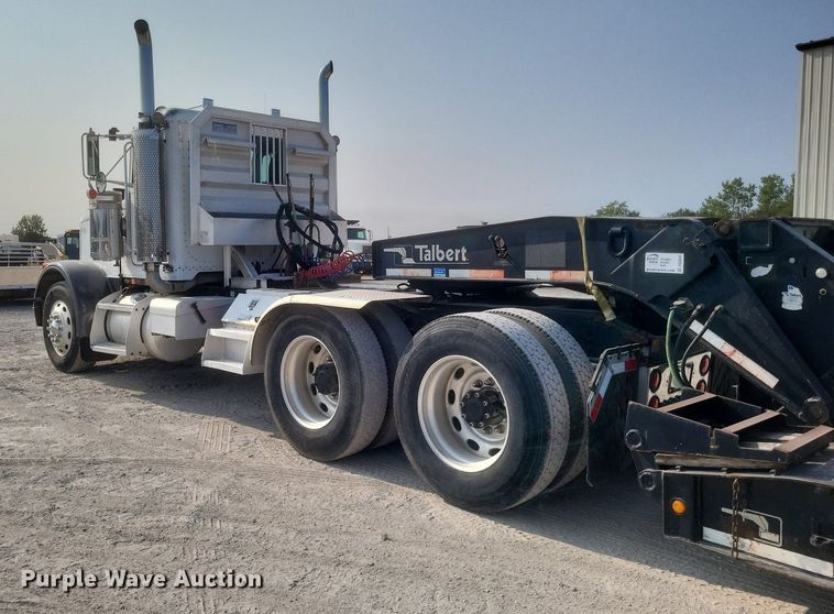 image for item DQ3642 2003 Peterbilt  378 semi truck