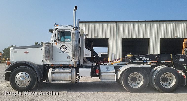 image for item DQ3642 2003 Peterbilt  378 semi truck