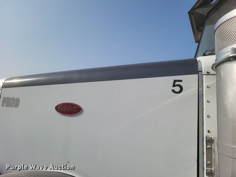image for item DQ3642 2003 Peterbilt  378 semi truck
