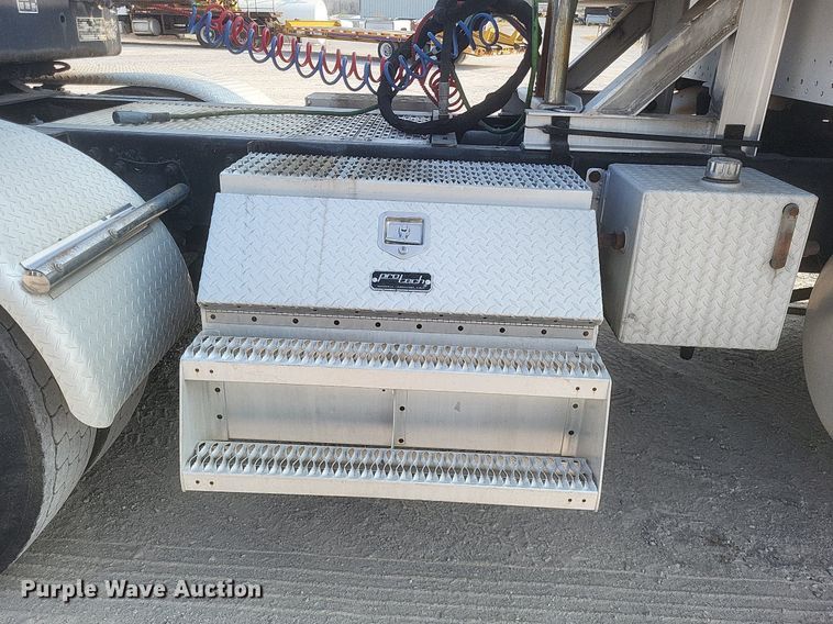 image for item DQ3642 2003 Peterbilt  378 semi truck