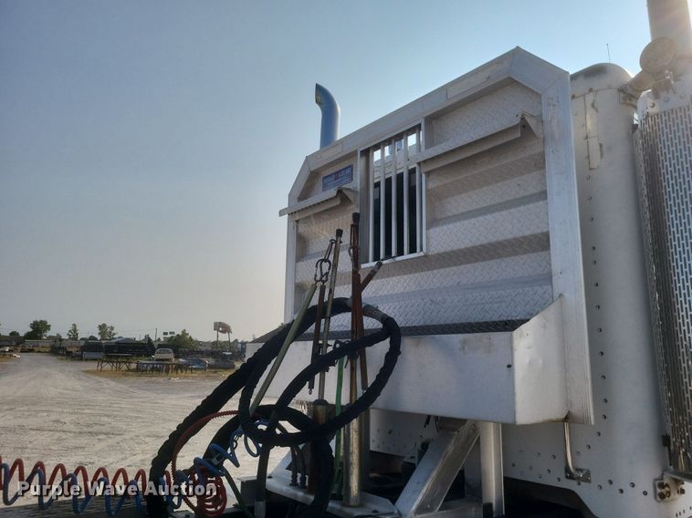 image for item DQ3642 2003 Peterbilt  378 semi truck