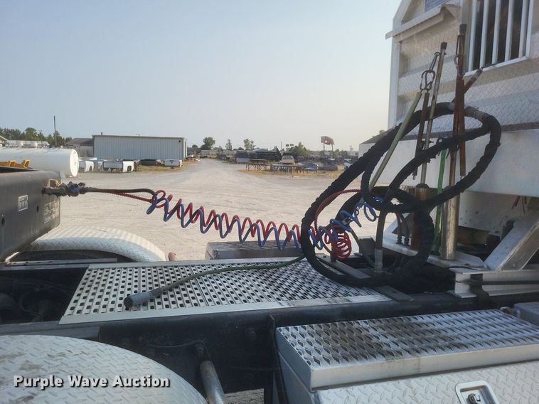 image for item DQ3642 2003 Peterbilt  378 semi truck