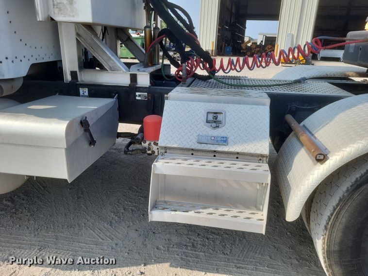 image for item DQ3642 2003 Peterbilt  378 semi truck