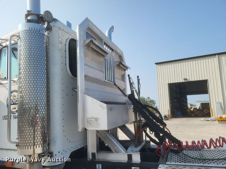 image for item DQ3642 2003 Peterbilt  378 semi truck