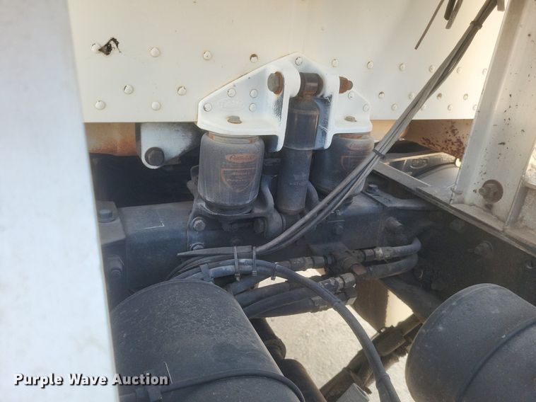 image for item DQ3642 2003 Peterbilt  378 semi truck