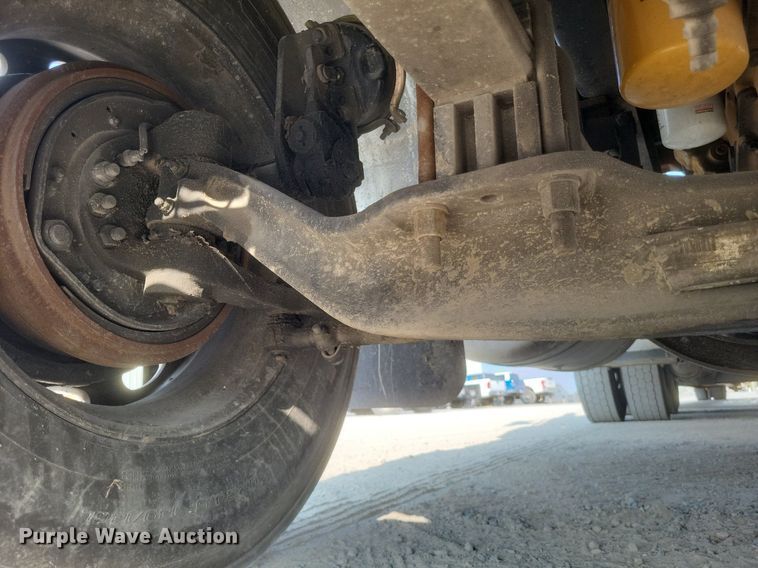 image for item DQ3642 2003 Peterbilt  378 semi truck