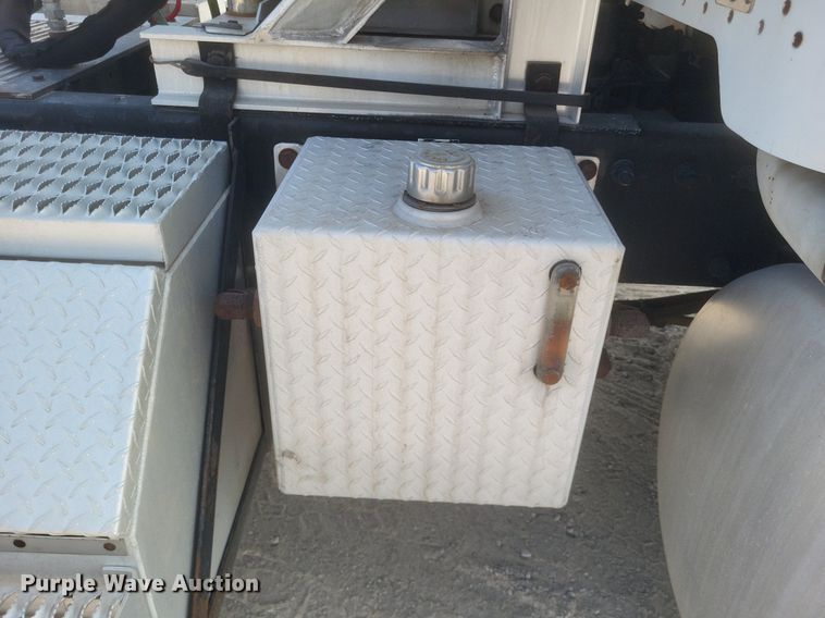 image for item DQ3642 2003 Peterbilt  378 semi truck