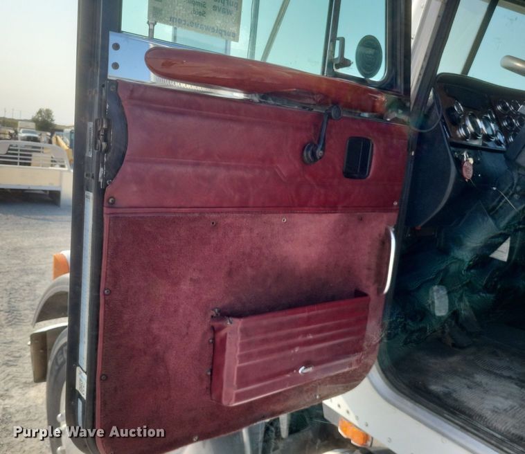 image for item DQ3642 2003 Peterbilt  378 semi truck