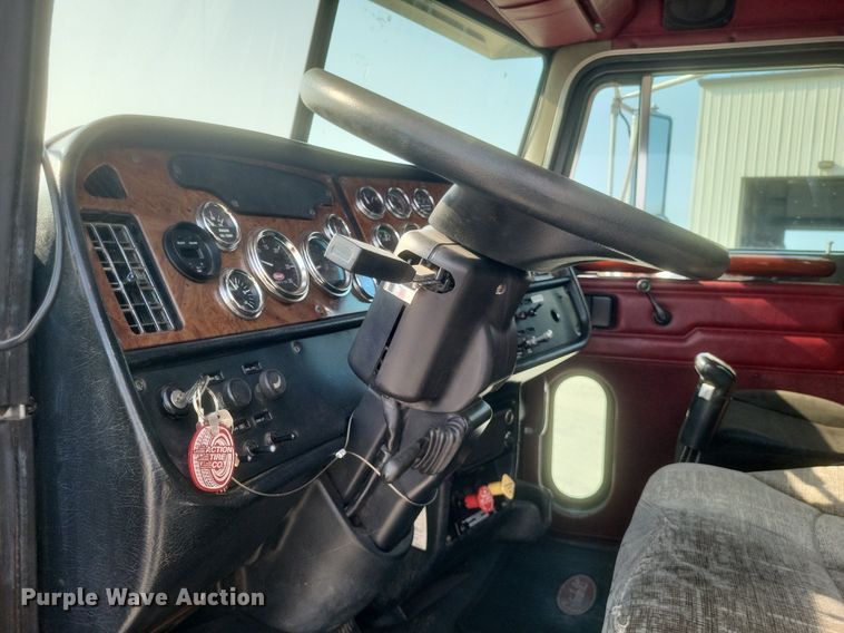 image for item DQ3642 2003 Peterbilt  378 semi truck