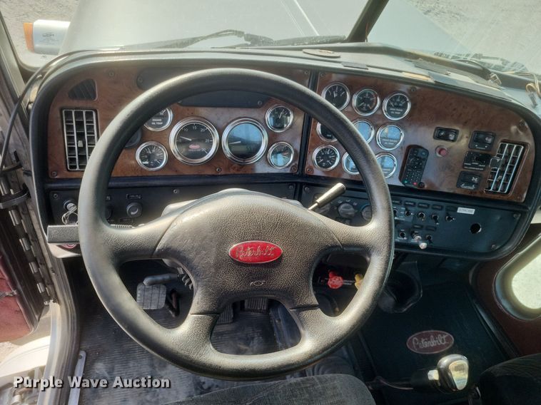 image for item DQ3642 2003 Peterbilt  378 semi truck