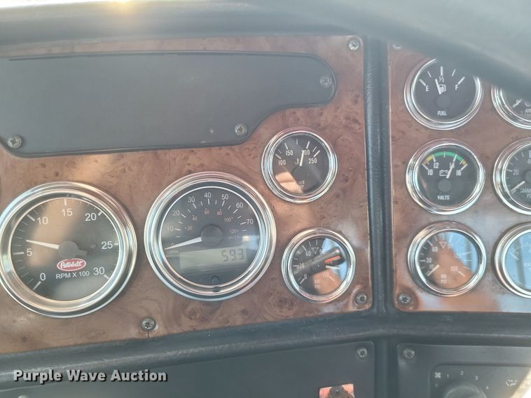 image for item DQ3642 2003 Peterbilt  378 semi truck