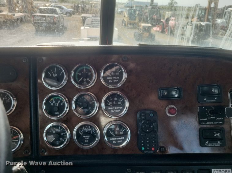 image for item DQ3642 2003 Peterbilt  378 semi truck